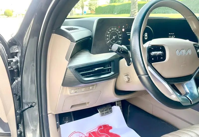 2023 Kia K8 