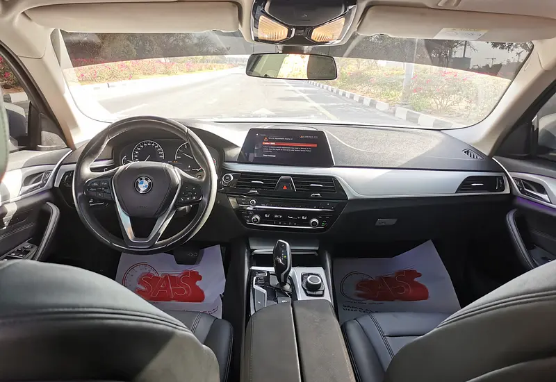 2020 BMW 5 Series 520iA